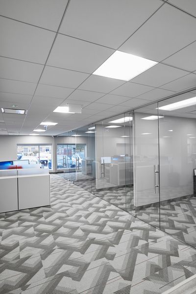 Faux plafond luxueux avec moulures en plâtre pour grand salon